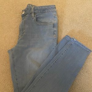 Light wash American Eagle Regular Hi Rise Jeggings